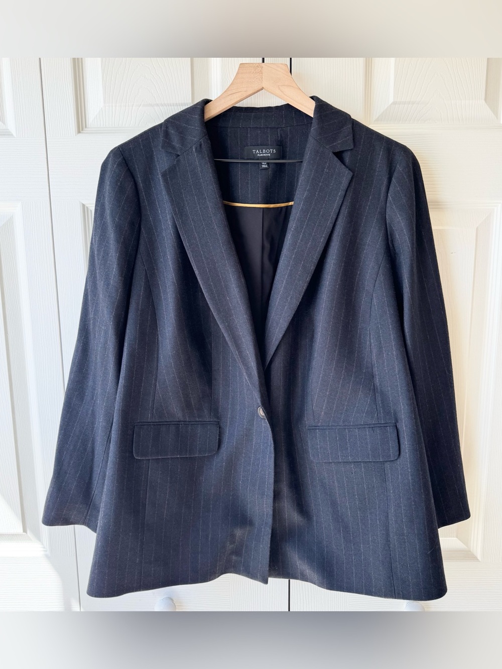 Talbots Luxe Wool Blend Pinstripe Blazer Size 14WP Relaxed Fit Heritage Classic